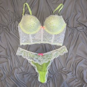 Victoria’s Secret Dream Angels bra and tho…
